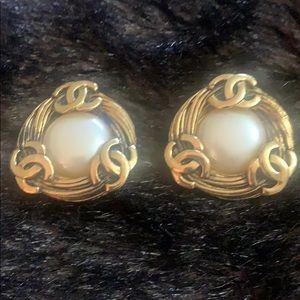 Chanel clip pearl earrings